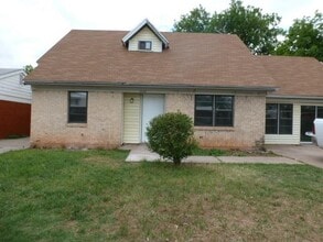 Building Photo - 5209 Llano St