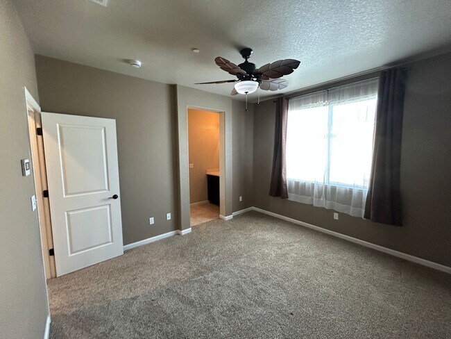 Building Photo - Upgraded 3 Bed, 2 Bath Home in North Sacra...