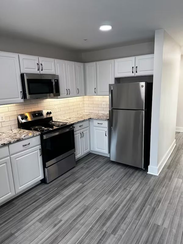Foto principal - 19500 Village Walk Dr