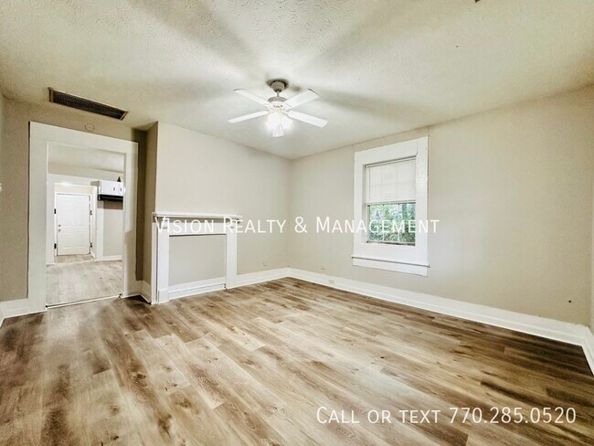 Building Photo - Move in Ready! 3BD 1 BA Home in LaGrange