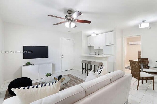 Foto del edificio - 6310 SW 79th St