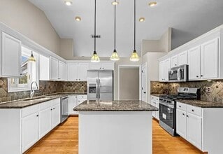 Building Photo - 3275 Athalene Ln SW