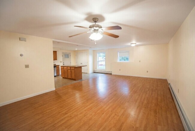 Foto del edificio - 273 S Main St