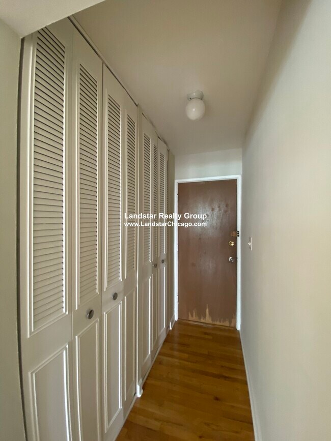 Foto del edificio - 5917 N Kenmore Ave