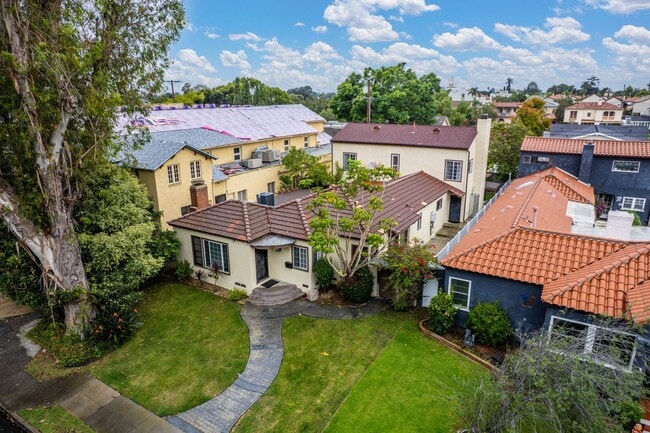 Foto del edificio - Beautiful 3 bed 2 Bath + Bonus Room home + Yard  in Old Torrance!