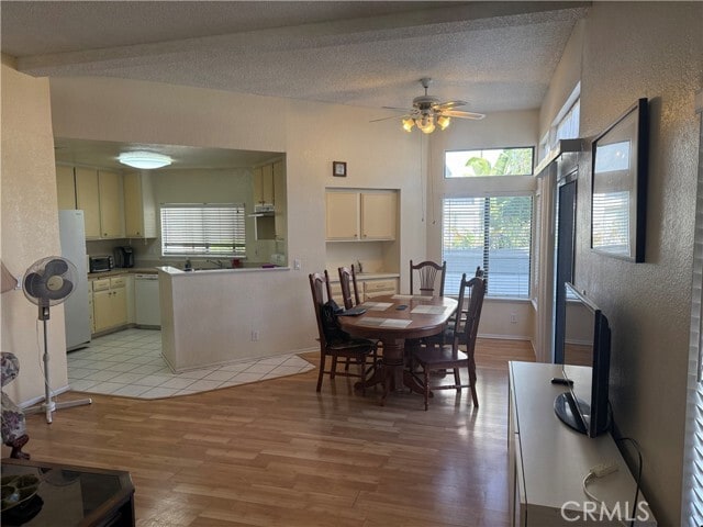 Foto del edificio - 27 Willowcrest Ln