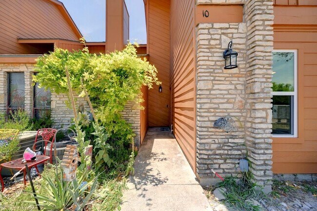 Foto del edificio - 10 Cypress Fairway Village