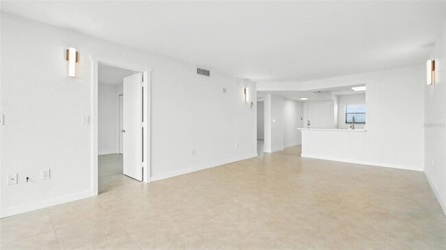 Building Photo - 900 Cove Cay Dr