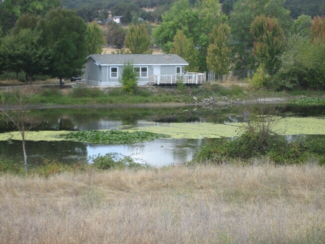 Foto del edificio - Nice Manufactured home set on a private la...