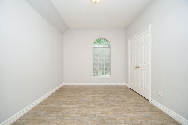 Building Photo - 1803 Red Bud Ln