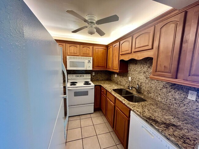 Building Photo - Brand new laminate flooring and paint !  1/1.5  Condo in gated community