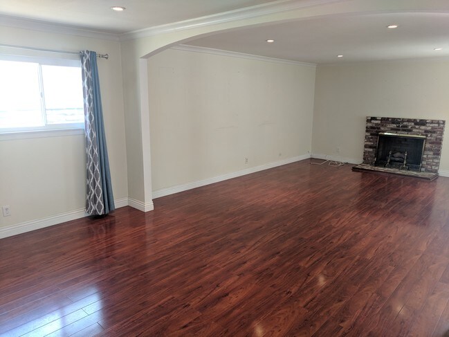 Foto del edificio - 16811 Newland St