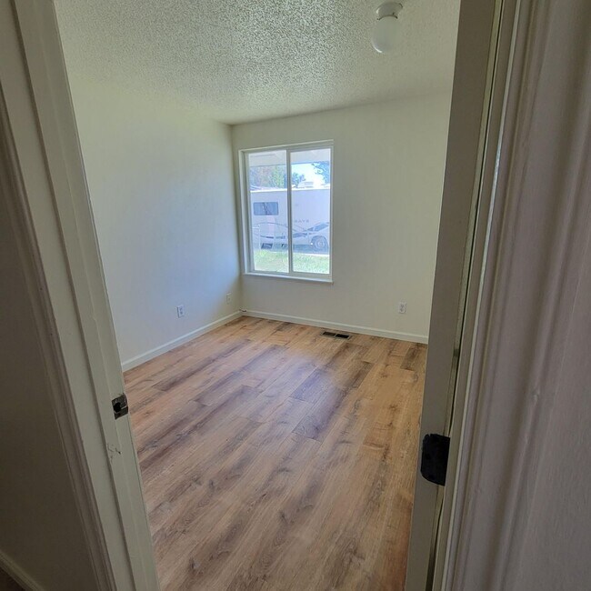 Foto del edificio - 4240 Myrtlewood Dr