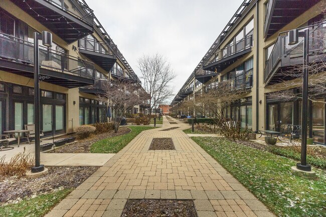 Foto del edificio - 1000 W 15th St