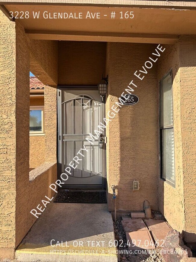 Foto del edificio - 3228 W Glendale Ave