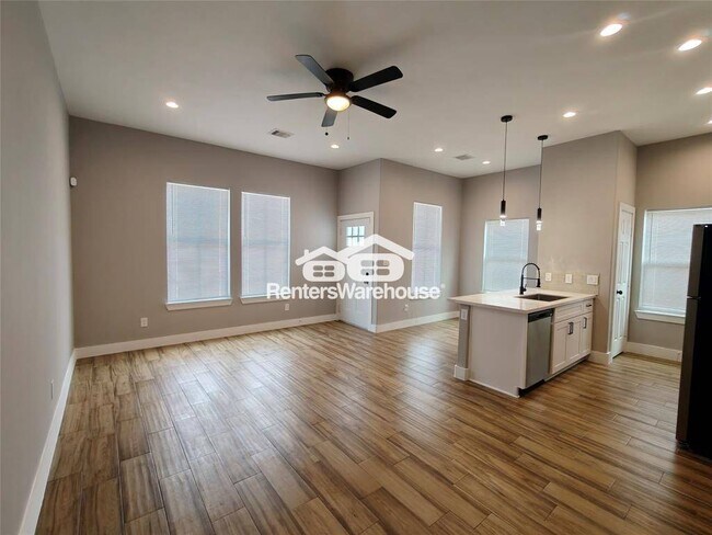 Foto del edificio - 4124 Vaughn St