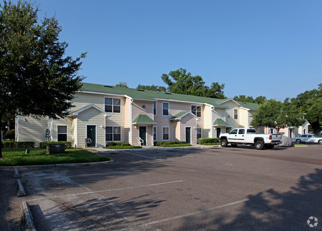 Foto del edificio - Enclave at Pine Oaks Apartments