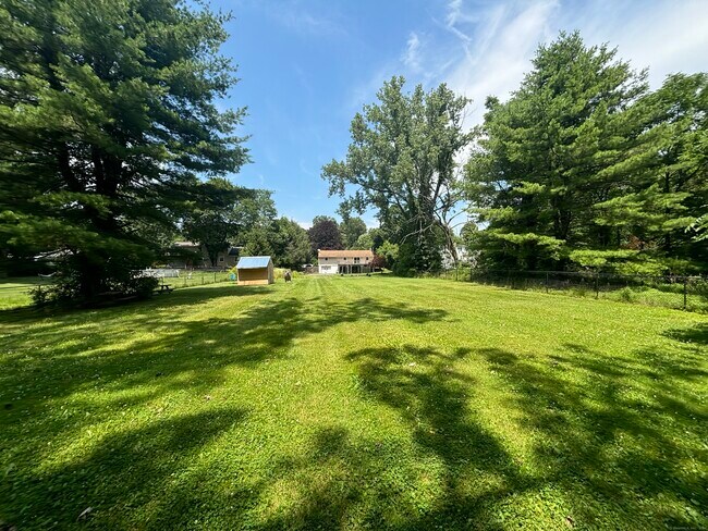 Building Photo - 155 Park Dr