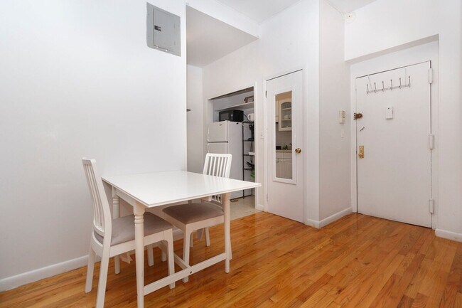 Foto del edificio - 215 B E 95th St