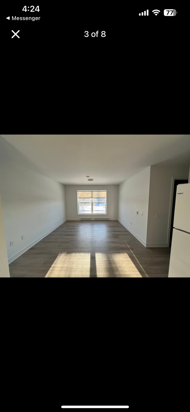 Building Photo - 987 Russell Rd N