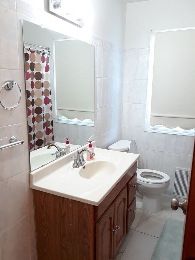 Foto del edificio - One level living *4Bed*2Bath Single Family Home. Available May 1!