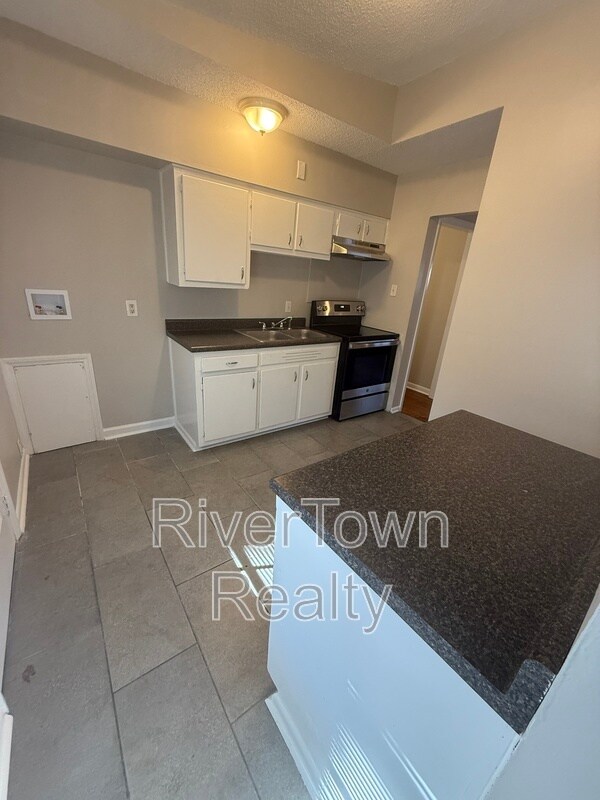 Foto del edificio - 3645 Hendricks Cove