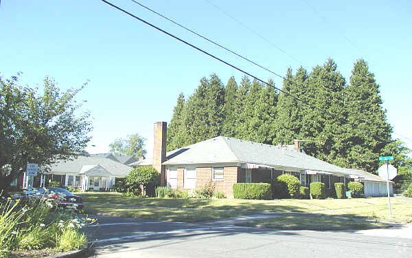 Primary Photo - Parkside Apartments