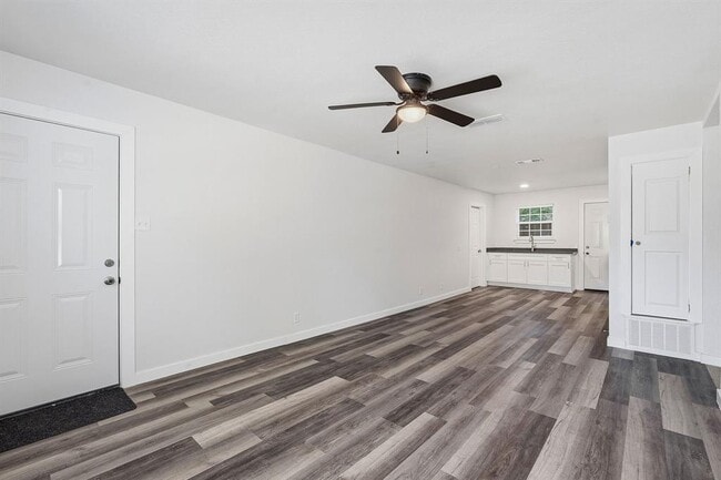 Building Photo - 1911 Hearthside Dr