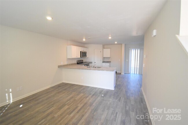 Foto del edificio - 569 Calvin Sowers Rd