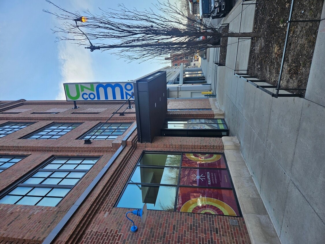 Primary Photo - 2101 S Wabash Ave