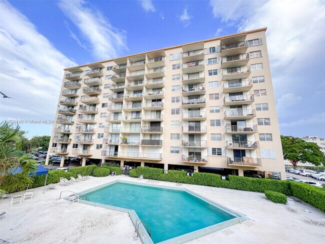 Foto del edificio - 1470 NE 125th Terrace