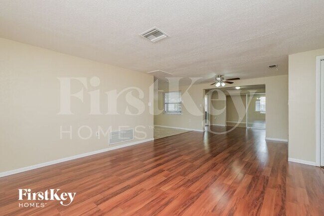 Foto del edificio - 3206 Coldwell Dr