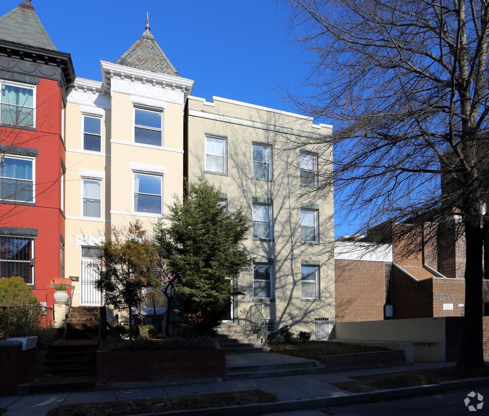 Primary Photo - 1025 Park Rd NW