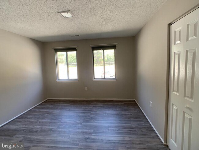 Building Photo - 1811 Snow Meadow Ln
