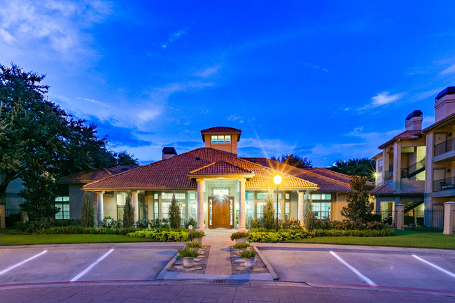 Foto del edificio - St. Andrews at River Park Apartments