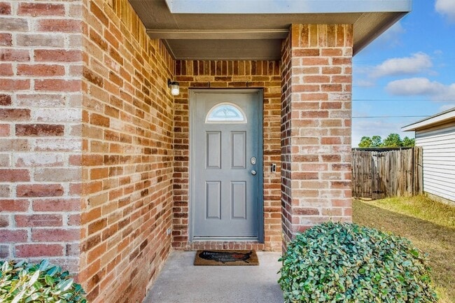 Building Photo - 5005 Village Stone Ct