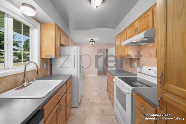 Foto del edificio - 817 NE 104th Ave