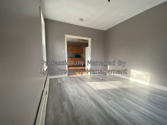Building Photo - 579 Willow St