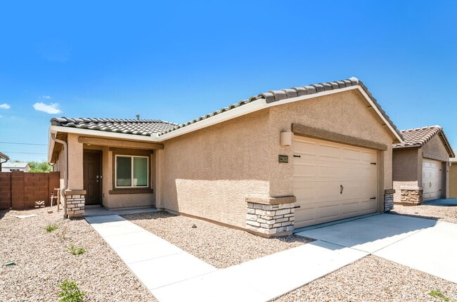Building Photo - 12835 N Peony Dr