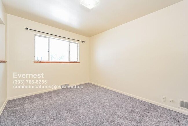 Foto del edificio - Charming 3-Bedroom Home in Prime Englewood...