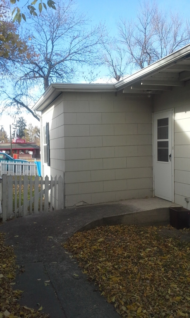 Building Photo - 309 E 16th St