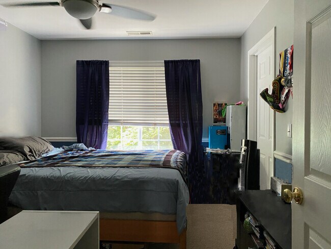 Building Photo - 5472 Wildspring Dr