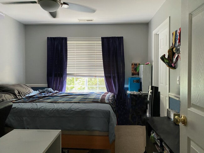 Foto del edificio - 5472 Wildspring Dr