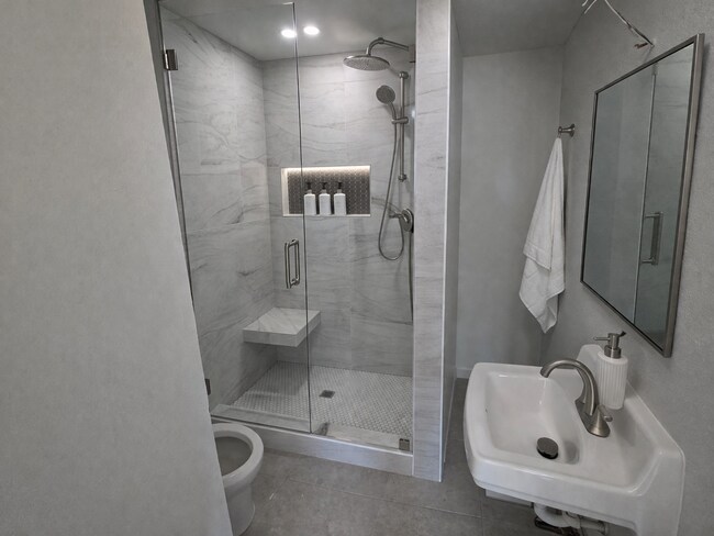 Foto del edificio - 4853 Boca Chica Blvd