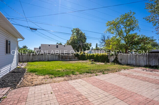Foto del edificio - 1968 Blaine Ave
