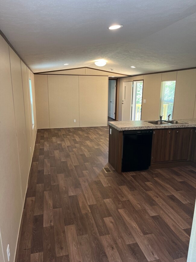 Building Photo - Single Family Manufactured Home