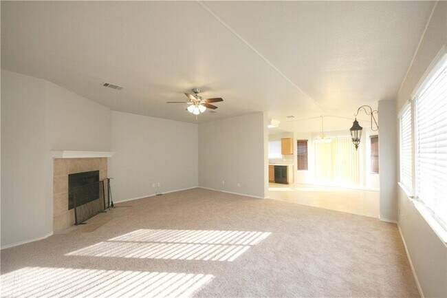 Foto del edificio - 2001 Charlotte Way, Round Rock, TX 78664 -...