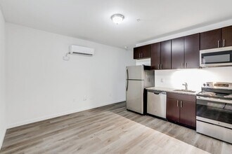 Building Photo - 3003 W Glenwood Ave