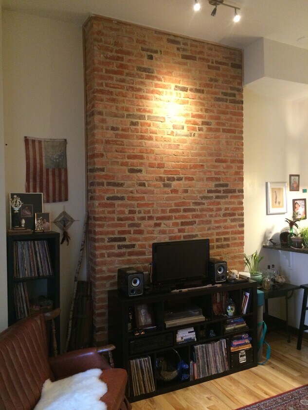 Primary Photo - 925 Calvert N St