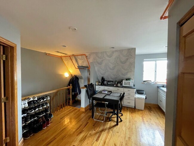 Foto del edificio - 2323 Sidney St